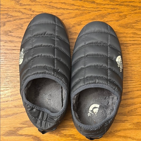 The North Face Gray Quilted Slippers - Picture 3 of 4